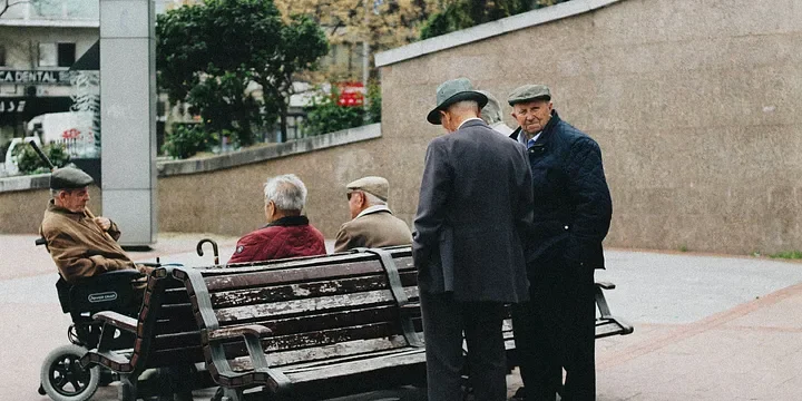 Featured image of post Is it Better to Live with Children or Alone After Getting Old?