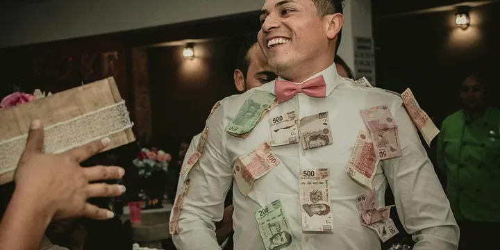 Featured image of post People with Money Often Like to Do These Three Things, No Deviation