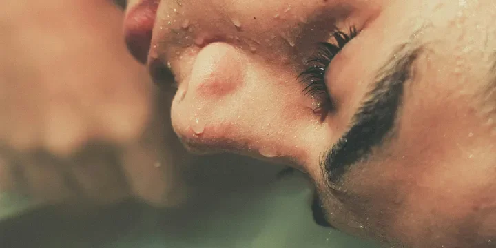Featured image of post Four Signs of a Woman Having Feelings for Someone Else