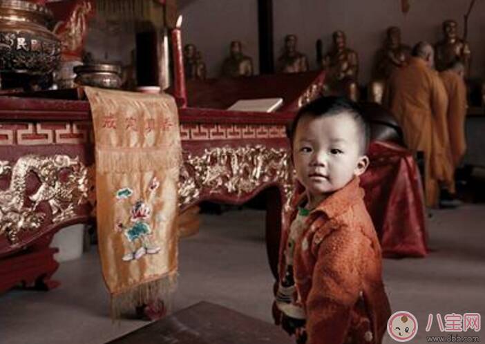 孩子出生要拜佛烧香祈福吗 刚出生的宝宝能去寺庙上香吗