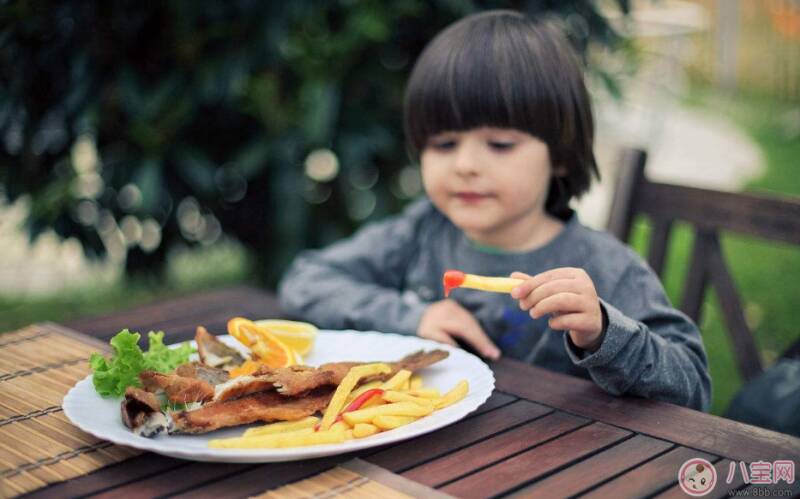 孩子爱挑食怎么办 哪些情况不造成孩子挑食