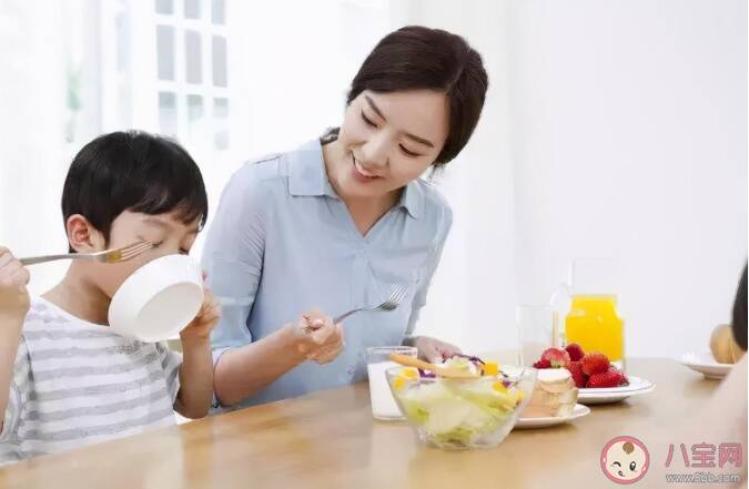 小朋友晚上吃饭要吃七八分饱吗 宝宝合理饮食的建议