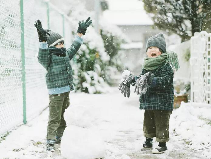 带娃看雪说说朋友圈心情 2022朋友圈发下雪天带宝宝看雪的心情句子