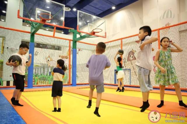 孩子多大可以玩蹦床 孩子玩蹦床有什么风险