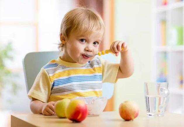 儿童吃得太饱会损伤大脑健康吗 小孩吃太饱有什么危害