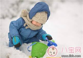 甜馨同款雪球夹怎么玩  冬天宝宝玩雪护手有哪些神器