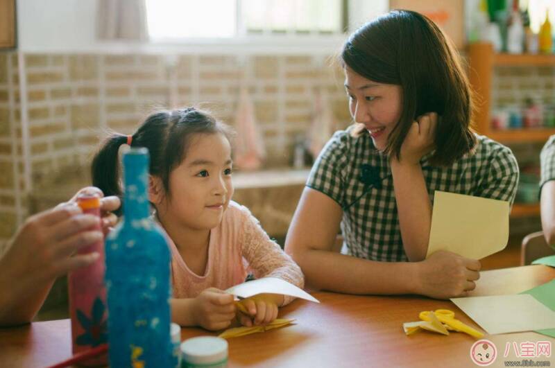 孩子只听老师的不停爸爸妈妈的 知道这个原因后爸爸妈妈沉默了